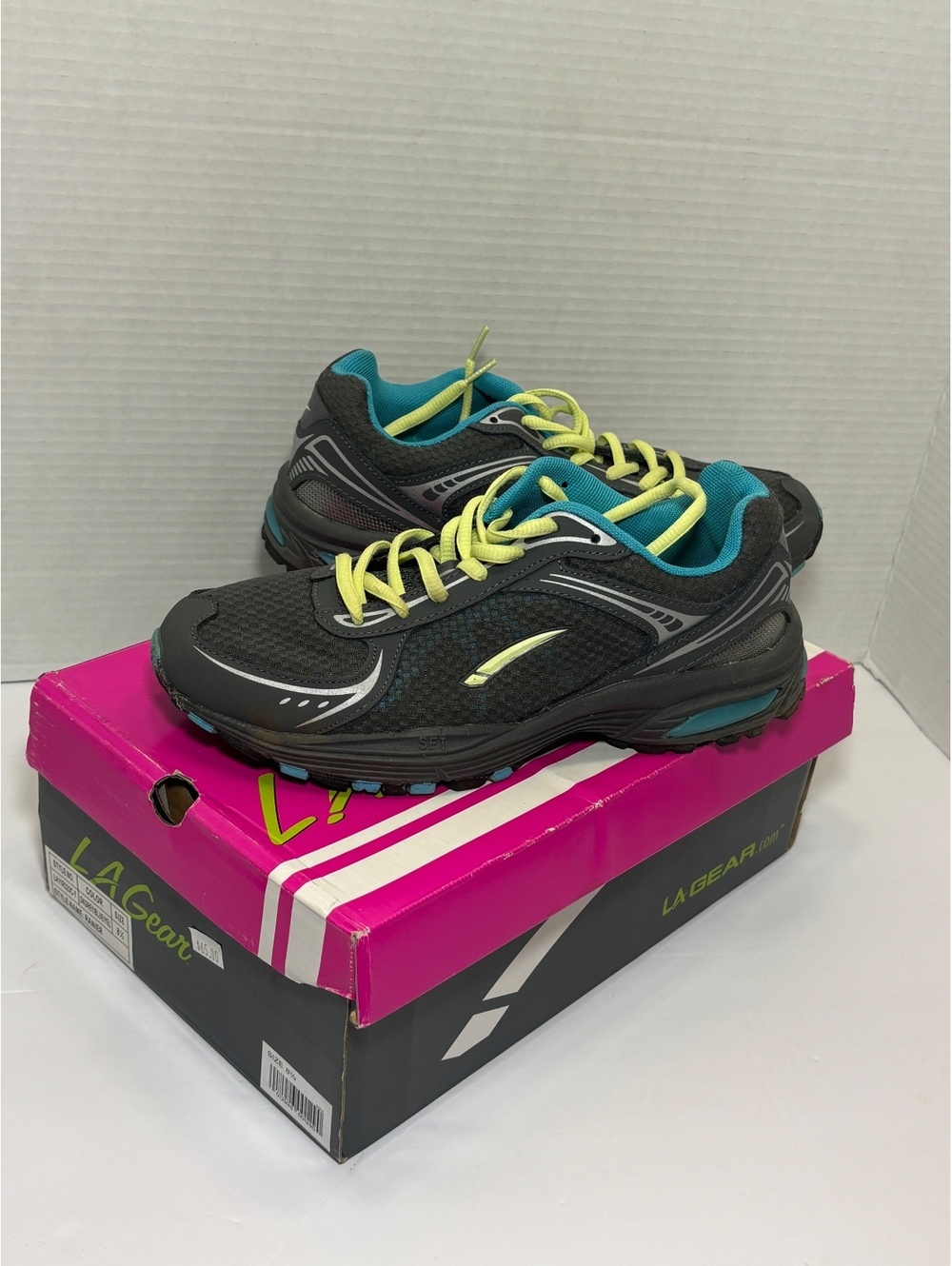LA Gear gray athletic shoes with teal soles